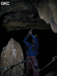 Equipement de vire dans la grotte de Dadong 大洞 (Wenquan, Suiyang 绥阳, Zunyi, 遵义市 Guizhou 贵州省)