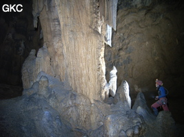 Pilier stalagmitique dans la grotte de Dadong 大洞 (Wenquan, Suiyang 绥阳, Zunyi, 遵义市 Guizhou 贵州省)