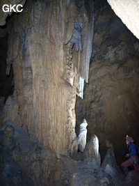 Pilier stalagmitique dans la grotte de Dadong 大洞 (Wenquan, Suiyang 绥阳, Zunyi, 遵义市 Guizhou 贵州省)