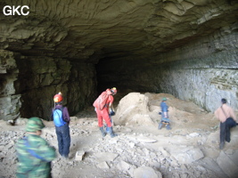 Dans le réseau de Shuanghedongqun 双河洞. L'entrée de la grotte de Pixiao Dong 皮硝洞 (Wenquan, Suiyang 绥阳, Zunyi, 遵义市 Guizhou 贵州省)