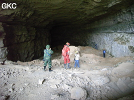 Dans le réseau de Shuanghedongqun 双河洞. L'entrée de la grotte de Pixiao Dong 皮硝洞 (Wenquan, Suiyang 绥阳, Zunyi, 遵义市 Guizhou 贵州省)