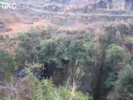 Le puits d'entrée de 155 mètres du gouffre de Xiaokengyan 消坑岩 .(Banzhu, Zheng'an 正安, Zunyi, Guizhou)