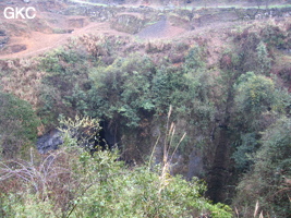 Le puits d'entrée de 155 mètres du gouffre de Xiaokengyan 消坑岩 .(Banzhu, Zheng'an 正安, Zunyi, Guizhou)