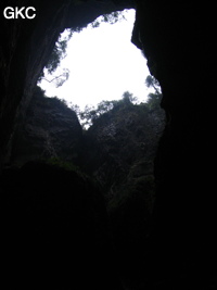 Le puits d'entrée de 155 mètres du gouffre de Xiaokengyan 消坑岩 .(Banzhu, Zheng'an 正安, Zunyi, Guizhou)