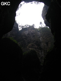 Le puits d'entrée de 155 mètres du gouffre de Xiaokengyan 消坑岩 .(Banzhu, Zheng'an 正安, Zunyi, Guizhou)