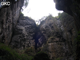 Le puits d'entrée de 155 mètres du gouffre de Xiaokengyan 消坑岩 .(Banzhu, Zheng'an 正安, Zunyi, Guizhou)