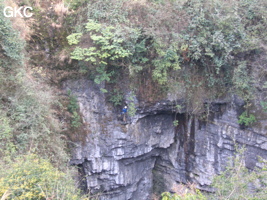 Remontée du puits d'entrée de 155 mètres du gouffre de Xiaokengyan 消坑岩 .(Banzhu, Zheng'an 正安, Zunyi, Guizhou)