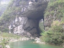 Le porche aval de la grotte-tunnel de Qilongdong 骑龙洞,  (Xiantang 羡塘镇, Huishui 惠水, Guizhou 贵州省, Qiannan 黔南, Chine 中国).