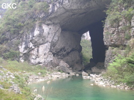 Le porche aval de la grotte-tunnel de Qilongdong 骑龙洞,  (Xiantang 羡塘镇, Huishui 惠水, Guizhou 贵州省, Qiannan 黔南, Chine 中国).