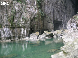 La rivière Bailanghe résurge à la grotte de de Yanzidong 燕子洞. (Xiantang 羡塘镇, Huishui 惠水, Guizhou 贵州省, Qiannan 黔南, Chine 中国).