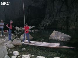 Essai de navigation locale dans la Grotte résurgence de Yanzidong 燕子洞 (Xiantang 羡塘镇, Huishui 惠水, Guizhou 贵州省, Qiannan 黔南, Chine 中国).