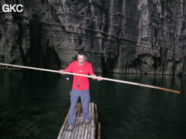 Essai de navigation locale dans la Grotte résurgence de Yanzidong 燕子洞 (Xiantang 羡塘镇, Huishui 惠水, Guizhou 贵州省, Qiannan 黔南, Chine 中国).