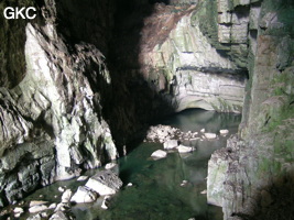 Grotte résurgence de Yanzidong 燕子洞 (Xiantang 羡塘镇, Huishui 惠水, Guizhou 贵州省, Qiannan 黔南, Chine 中国).