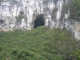 La grotte tunnel fossile de Fuxidong  伏屣洞 (Xiantang 羡塘镇, Huishui 惠水, Guizhou 贵州省, Qiannan 黔南, Chine 中国).