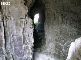 La grotte tunnel fossile de Fuxidong  伏屣洞 (Xiantang 羡塘镇, Huishui 惠水, Guizhou 贵州省, Qiannan 黔南, Chine 中国).