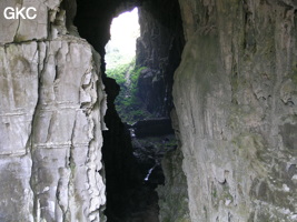 La grotte tunnel fossile de Fuxidong  伏屣洞 (Xiantang 羡塘镇, Huishui 惠水, Guizhou 贵州省, Qiannan 黔南, Chine 中国).