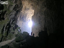 La grotte tunnel fossile de Fuxidong  伏屣洞 (Xiantang 羡塘镇, Huishui 惠水, Guizhou 贵州省, Qiannan 黔南, Chine 中国).