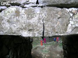 La grotte tunnel fossile de Fuxidong  伏屣洞 (Xiantang 羡塘镇, Huishui 惠水, Guizhou 贵州省, Qiannan 黔南, Chine 中国).