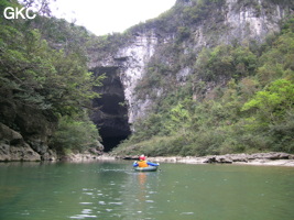 Le porche d'entrée de la grotte-perte de Wengdaxiadong 翁达下洞 (Xiantang 羡塘镇, Huishui 惠水, Guizhou 贵州省, Qiannan 黔南, Chine 中国).