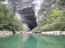 Le porche d'entrée de la grotte-perte de Wengdaxiadong 翁达下洞 (Xiantang 羡塘镇, Huishui 惠水, Guizhou 贵州省, Qiannan 黔南, Chine 中国).