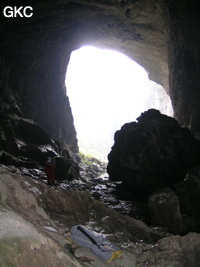 La grotte-tunnel de Qilongdong 骑龙洞 (Xiantang 羡塘镇, Huishui 惠水, Guizhou 贵州省, Qiannan 黔南, Chine 中国).