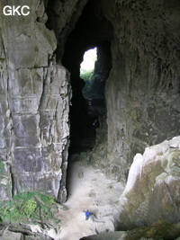 La grotte tunnel fossile de Fuxidong  伏屣洞 (Xiantang 羡塘镇, Huishui 惠水, Guizhou 贵州省, Qiannan 黔南, Chine 中国).