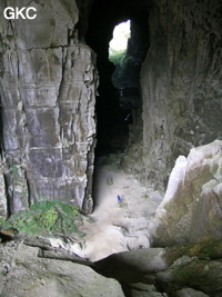 La grotte tunnel fossile de Fuxidong  伏屣洞 (Xiantang 羡塘镇, Huishui 惠水, Guizhou 贵州省, Qiannan 黔南, Chine 中国).