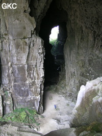 La grotte tunnel fossile de Fuxidong  伏屣洞 (Xiantang 羡塘镇, Huishui 惠水, Guizhou 贵州省, Qiannan 黔南, Chine 中国).