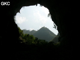 La grotte tunnel fossile de Fuxidong  伏屣洞 (Xiantang 羡塘镇, Huishui 惠水, Guizhou 贵州省, Qiannan 黔南, Chine 中国).