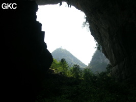 La grotte tunnel fossile de Fuxidong  伏屣洞 (Xiantang 羡塘镇, Huishui 惠水, Guizhou 贵州省, Qiannan 黔南, Chine 中国).