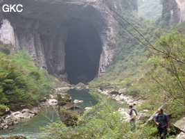 Le porche amont de la grotte-tunnel de Qilongdong 骑龙洞, (Xiantang 羡塘镇, Huishui 惠水, Guizhou 贵州省, Qiannan 黔南, Chine 中国).