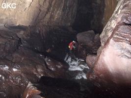 La rivière dans la grotte de Xiangshuidong 响水洞 (Fuyan 桴焉, Zheng'an 正安, Zunyi Shi 遵义市, Guizhou 贵州省, Chine)