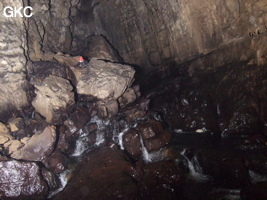 La rivière dans la grotte de Xiangshuidong 响水洞 (Fuyan 桴焉, Zheng'an 正安, Zunyi Shi 遵义市, Guizhou 贵州省, Chine)