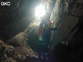 Nicolas Faure dans la galerie d'entrée de la grotte de Dashidong. (Panxian Guizhou)