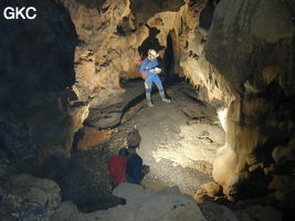 Sylvain Matricon et Nicolas Faure lors d'une séance topographie à la grotte de Dashidong. (Panxian Guizhou)
