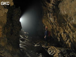 Nicolas Faure dans la galerie d'entrée de la grotte de Dashidong. (Panxian Guizhou)