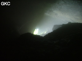 Le puits d'entrée de la Grotte de Laoyingdong 老鹰洞 (Suiyang 绥阳, Zunyi 遵义市, Guizhou 贵州省, Chine 中国).