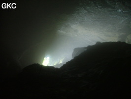 Le puits d'entrée de la Grotte de Laoyingdong 老鹰洞 (Suiyang 绥阳, Zunyi 遵义市, Guizhou 贵州省, Chine 中国).