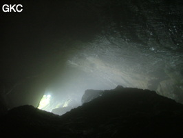 Le puits d'entrée de la Grotte de Laoyingdong 老鹰洞 (Suiyang 绥阳, Zunyi 遵义市, Guizhou 贵州省, Chine 中国).