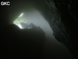 Le puits d'entrée de la Grotte de Laoyingdong 老鹰洞 (Suiyang 绥阳, Zunyi 遵义市, Guizhou 贵州省, Chine 中国).