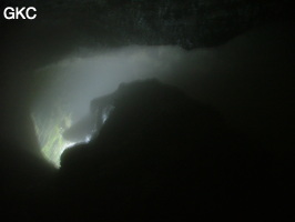 Le puits d'entrée de la Grotte de Laoyingdong 老鹰洞 (Suiyang 绥阳, Zunyi 遵义市, Guizhou 贵州省, Chine 中国).