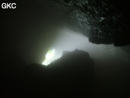 Le puits d'entrée de la Grotte de Laoyingdong 老鹰洞 (Suiyang 绥阳, Zunyi 遵义市, Guizhou 贵州省, Chine 中国).