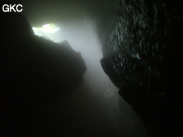 Le puits d'entrée de la Grotte de Laoyingdong 老鹰洞 (Suiyang 绥阳, Zunyi 遵义市, Guizhou 贵州省, Chine 中国).