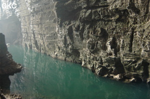 Grotte résurgence de Yanzidong 燕子洞 (Xiantang 羡塘镇, Huishui 惠水, Guizhou 贵州省, Qiannan 黔南, Chine 中国).