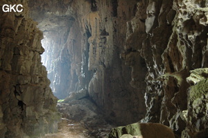 La grotte tunnel de Fuxidong  伏屣洞 (Xiantang 羡塘镇, Huishui 惠水, Guizhou 贵州省, Qiannan 黔南, Chine 中国).