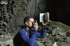 Topographie dans la Grotte tunnel de Fuxidong  伏屣洞 (Xiantang 羡塘镇, Huishui 惠水, Guizhou 贵州省, Qiannan 黔南, Chine 中国).