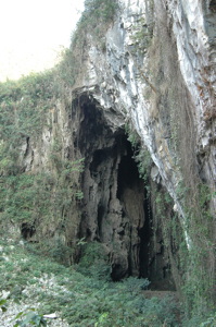 L'entrée nord-ouest de la Grotte tunnel de Fuxidong  伏屣洞 (Xiantang 羡塘镇, Huishui 惠水, Guizhou 贵州省, Qiannan 黔南, Chine 中国).