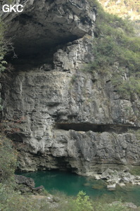 Le porche aval de la grotte-tunnel de Qilongdong 骑龙洞 (Xiantang 羡塘镇, Huishui 惠水, Guizhou 贵州省, Qiannan 黔南, Chine 中国).