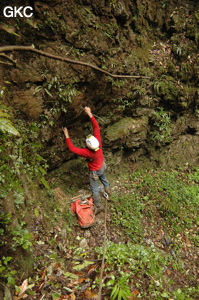 Equipement du puits d'entrée de la grotte de  Xiangshuidong 响水洞 (Fuyan 桴焉, Zheng'an 正安, Zunyi Shi 遵义市, Guizhou 贵州省, Chine)