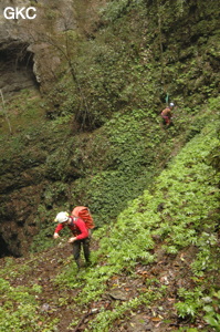 Equipement du puits d'entrée de la grotte de  Xiangshuidong 响水洞 (Fuyuan 郛鄢, Zheng'an 正安, Zunyi Shi 遵义市, Guizhou 贵州省, Chine)